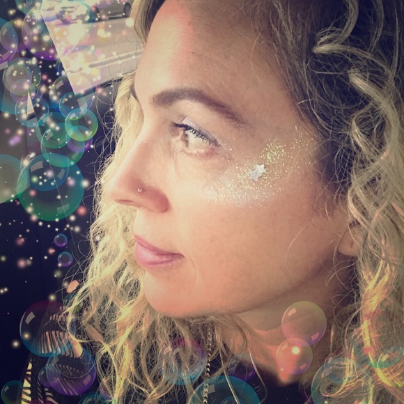 Meet your Posher ๐ธ - Picture 2 of 8